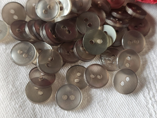 Lot 44 petits boutons vintage gris style iminacre 1 cm trous ref 4834
