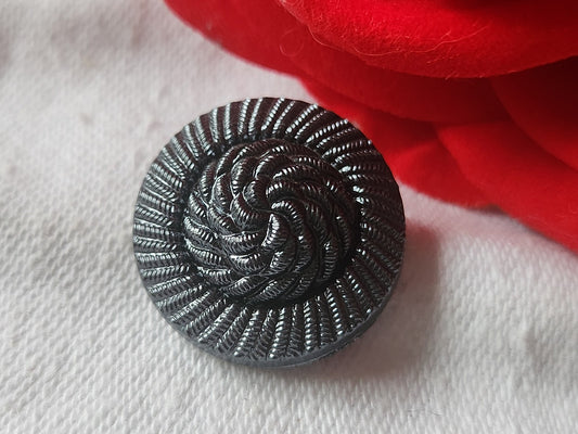Bouton ancien en verre  motif noir argenté 2,2 cm D10D