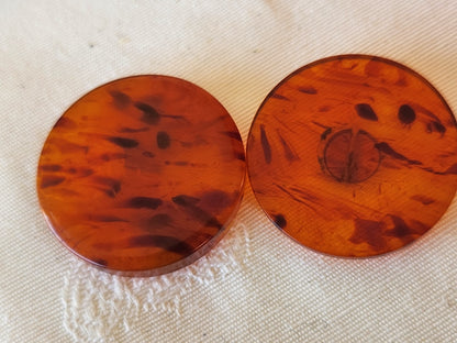 Duo boutons vintage ambrés orange effet écaille 3 cm pied D19H