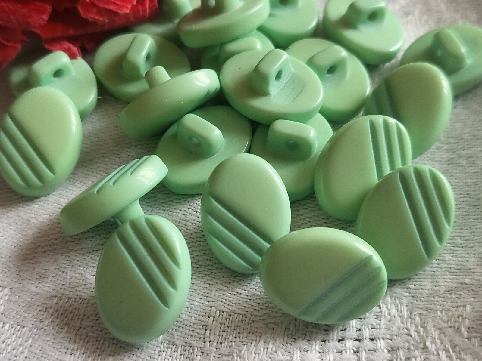 Lot 10  boutons vintage vert motif  ovale pastel 1,4 cm sur 1,1 cm ref 5277