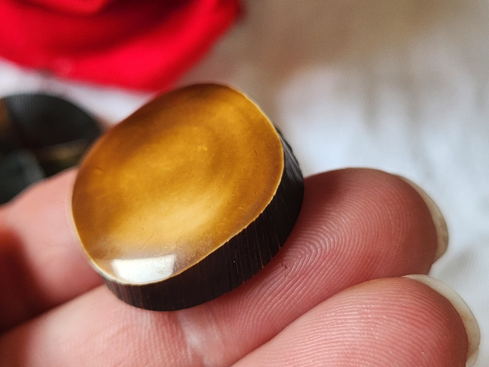 Trio boutons anciens/ vintage teinte estompée 2,5 à 3,4 cm ref 1259
