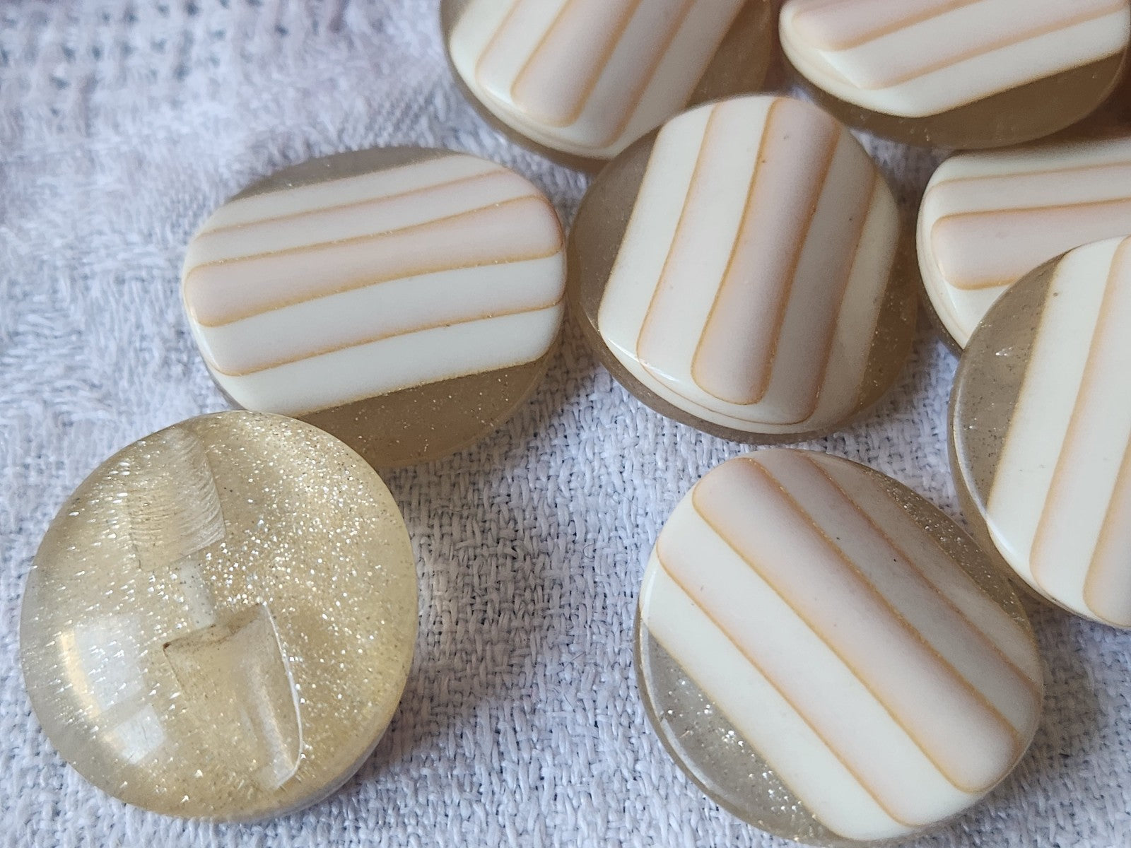 Lot 6 boutons vintage creme paillette doré pied 2,2 cm ref 5687