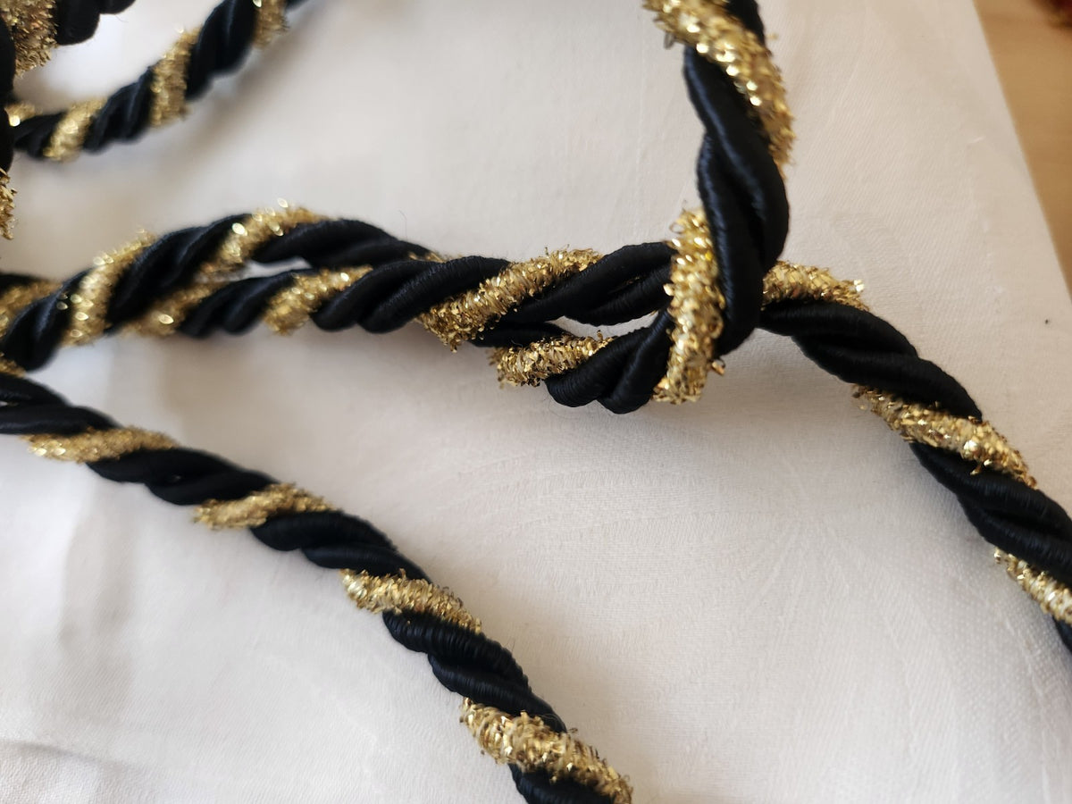 Embrase noir doré pompons élégant cordon T9