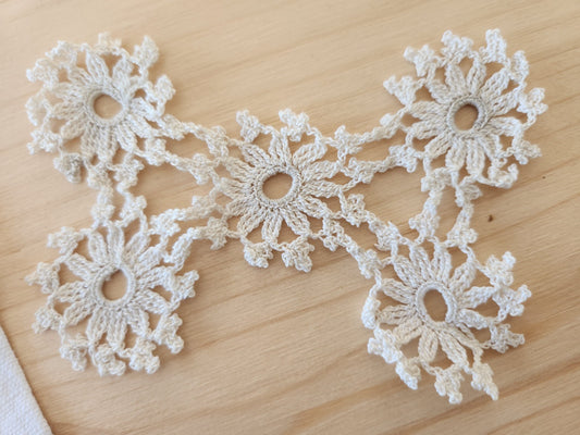 Application ancienne motif fleur dentelle incrustation T368