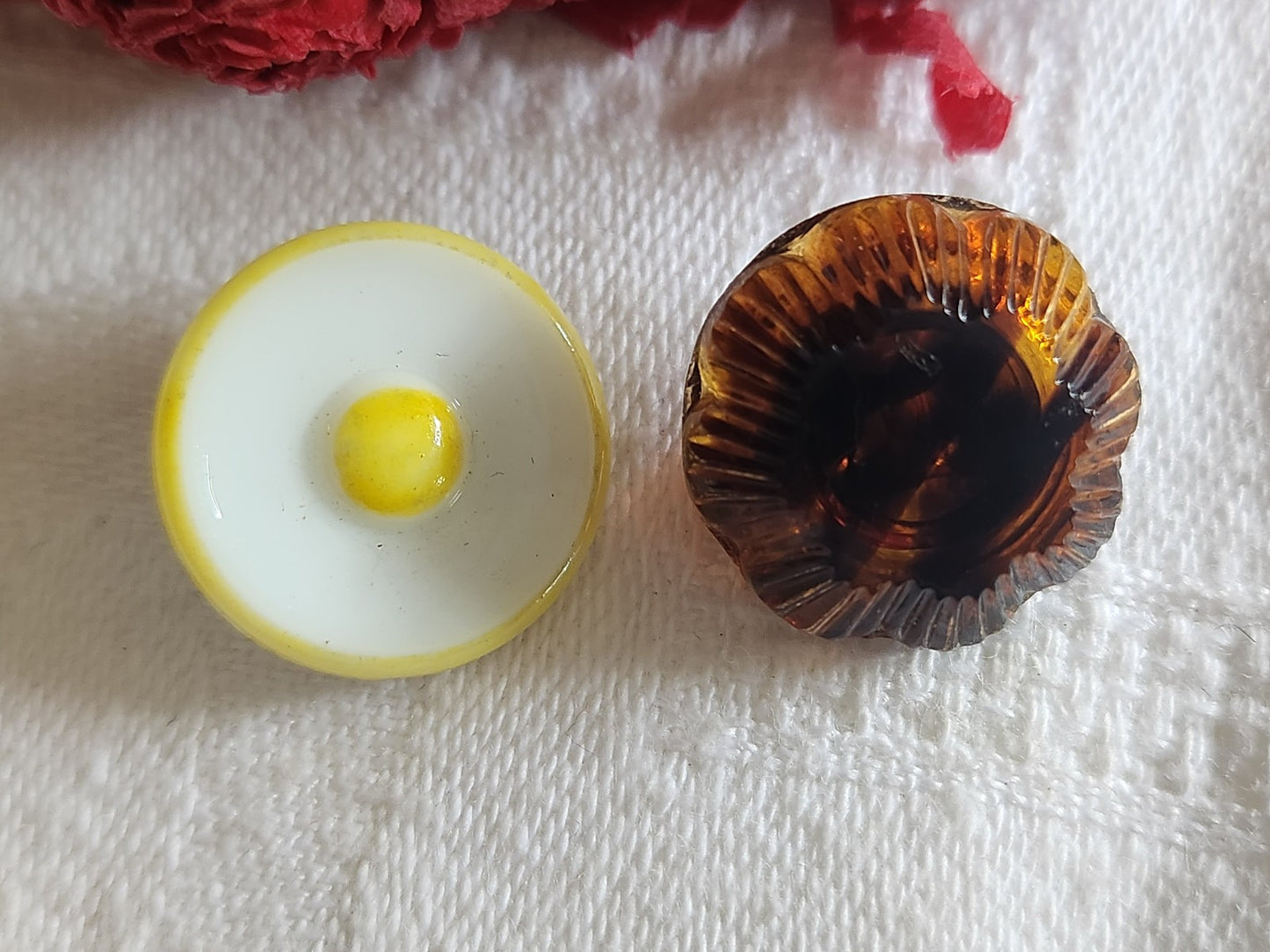 Duo boutons vintage en verre  marron jaune  1,8 cm G7S