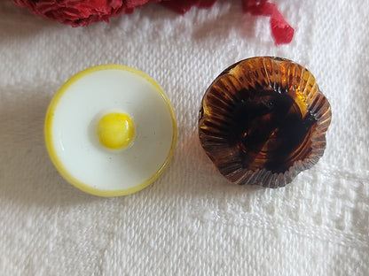 Duo boutons vintage en verre  marron jaune  1,8 cm G7S