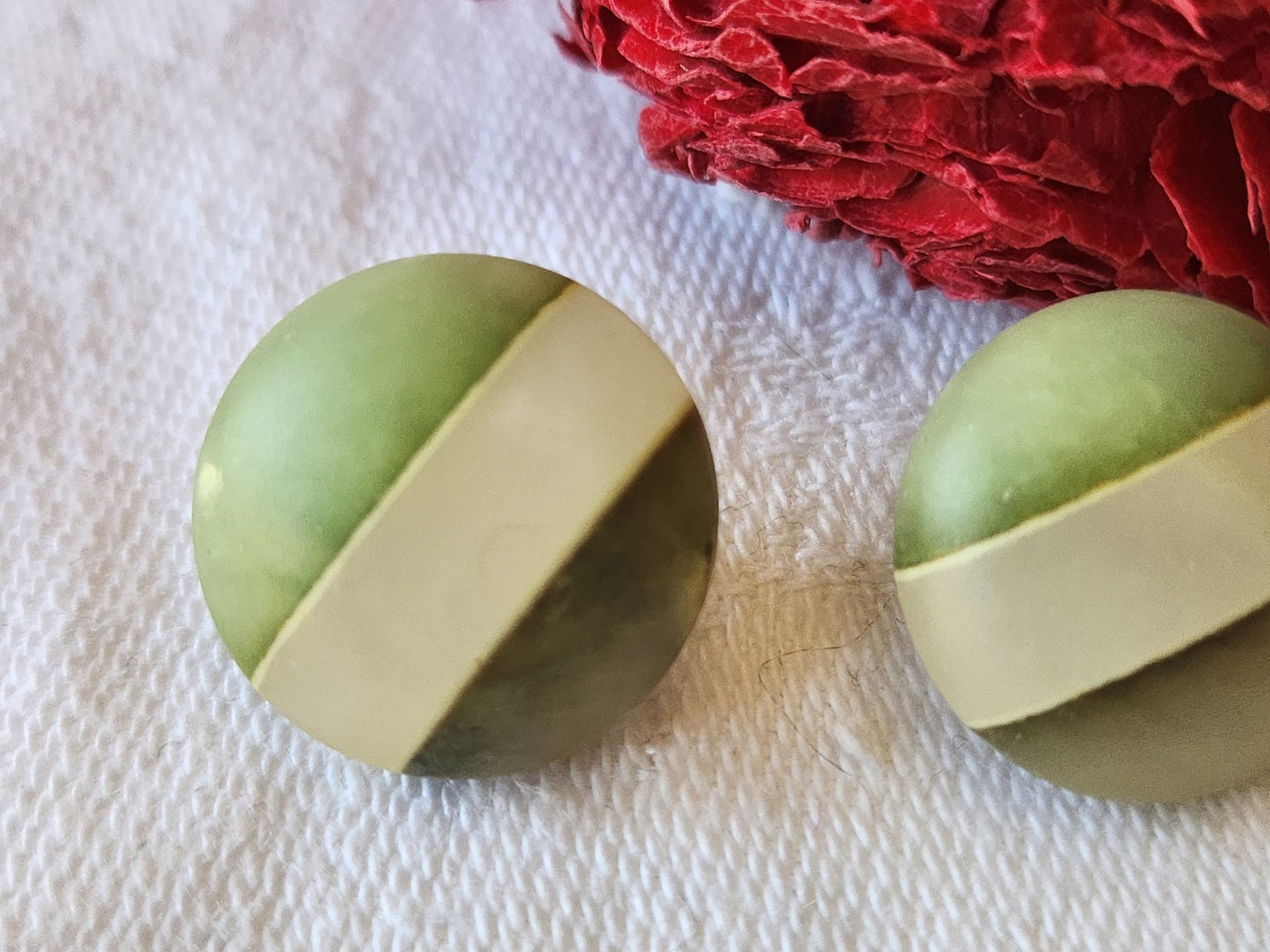 duo boutons anciens en verre dépoli vert vintage parurier 1,6 cm G15H