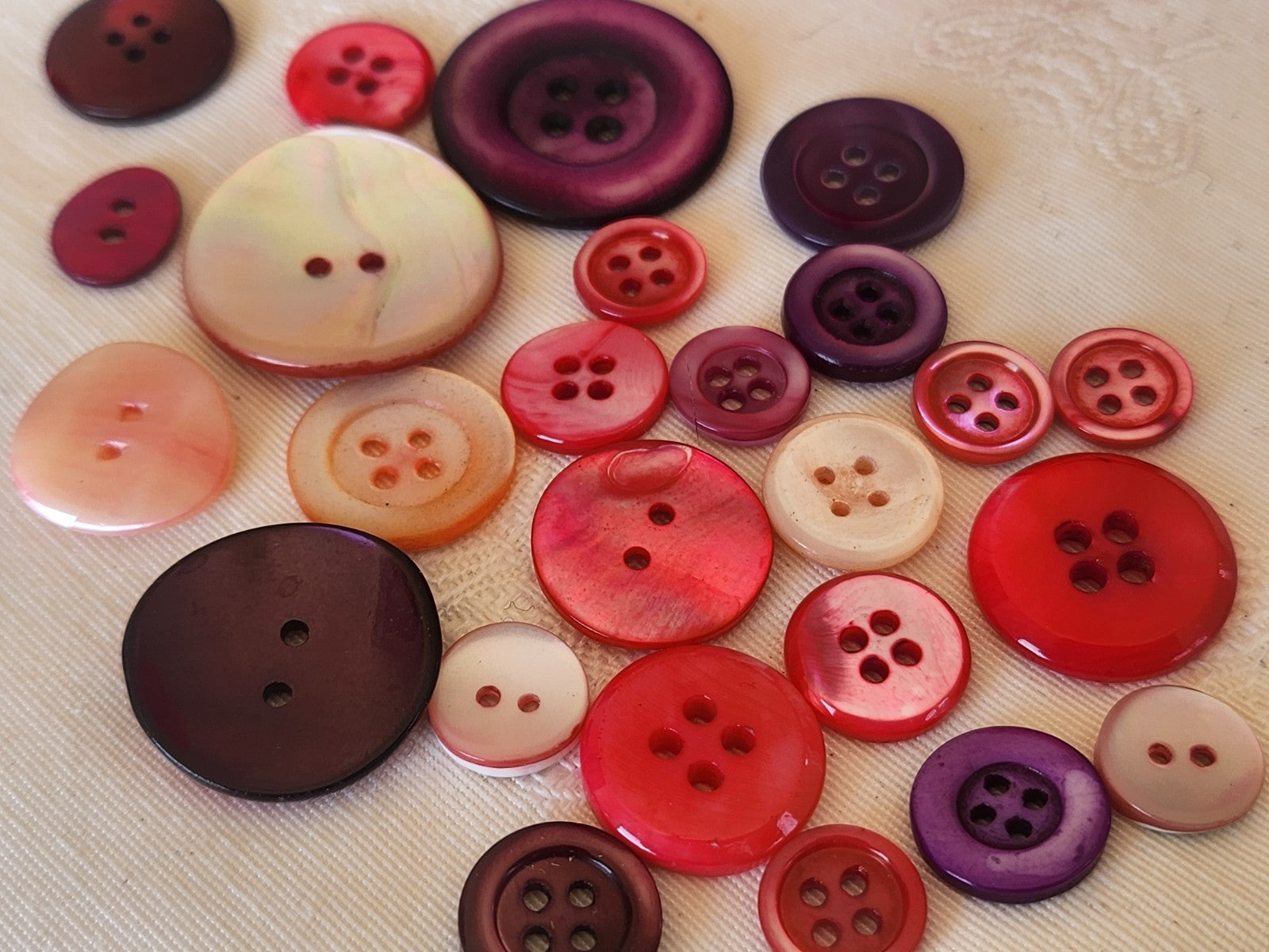 Panaché lot 24 boutons vintage en nacre rose violet 1,1 à 2,6 cm ref 6259