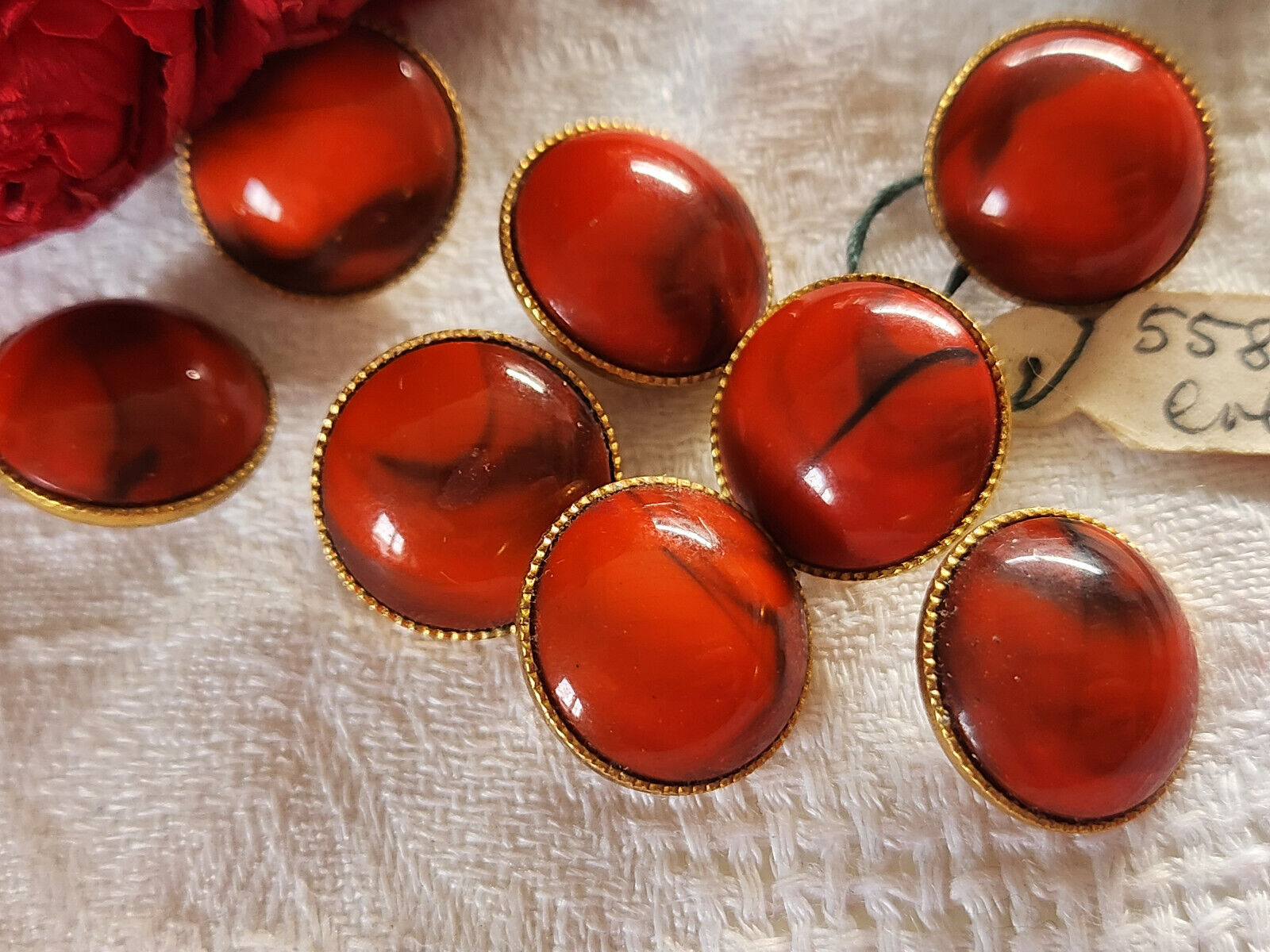 Lot 8 superbes boutons vintage métal doré coeur rouge marbrure 1,5 cm ref 2607