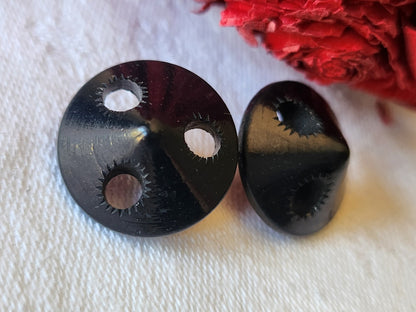 Duo boutons anciens un noir dome ajouré pied laiton 1,8 cm G15C