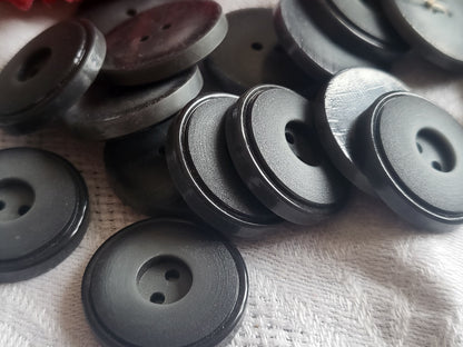 Lot 10  boutons vintage gris travaillé à trous diamètre  2,2 cm ref 5219