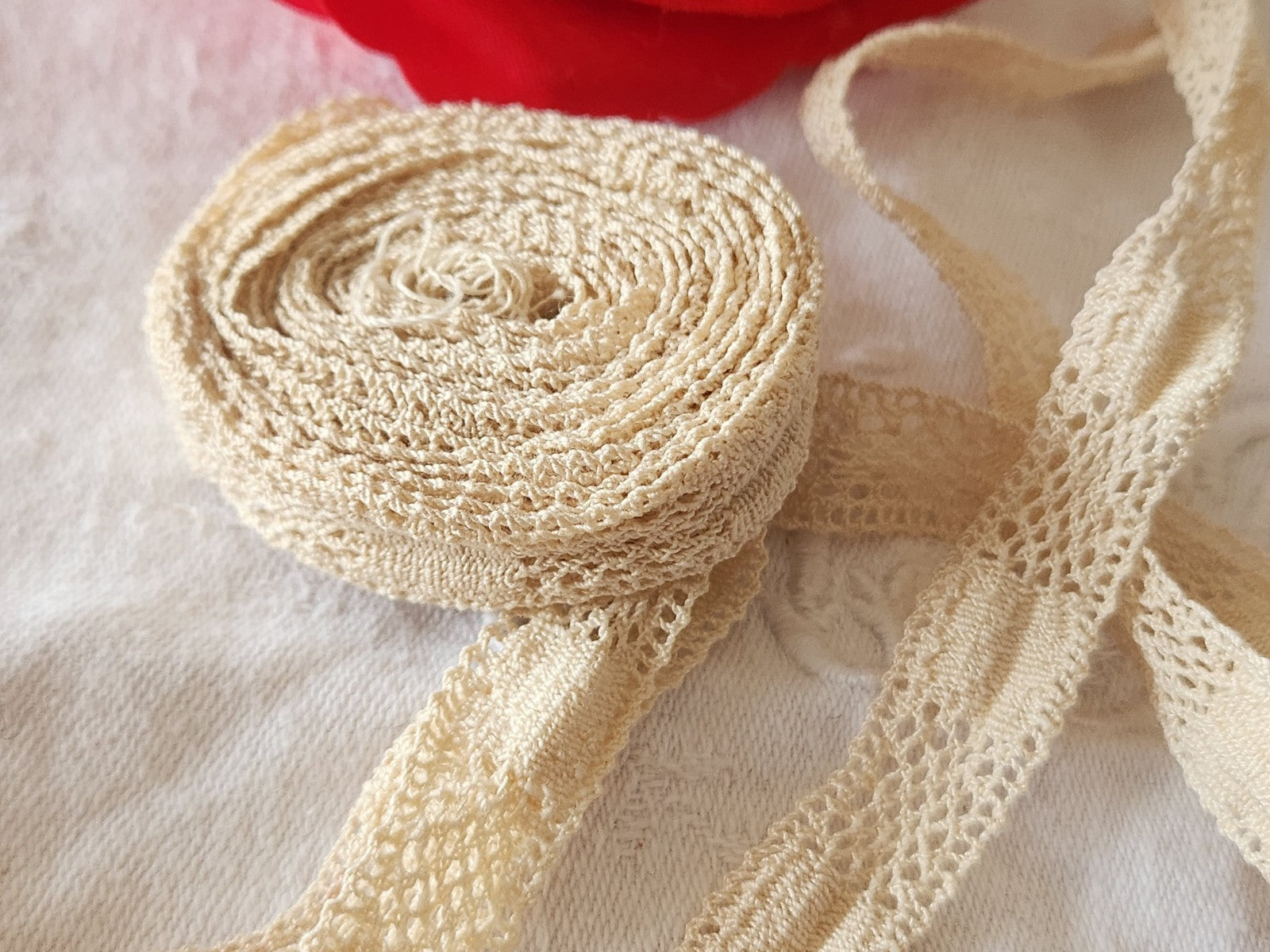 Dentelle ancienne beige 2 mètres 75 sur 1,3 cm fait main T2-5