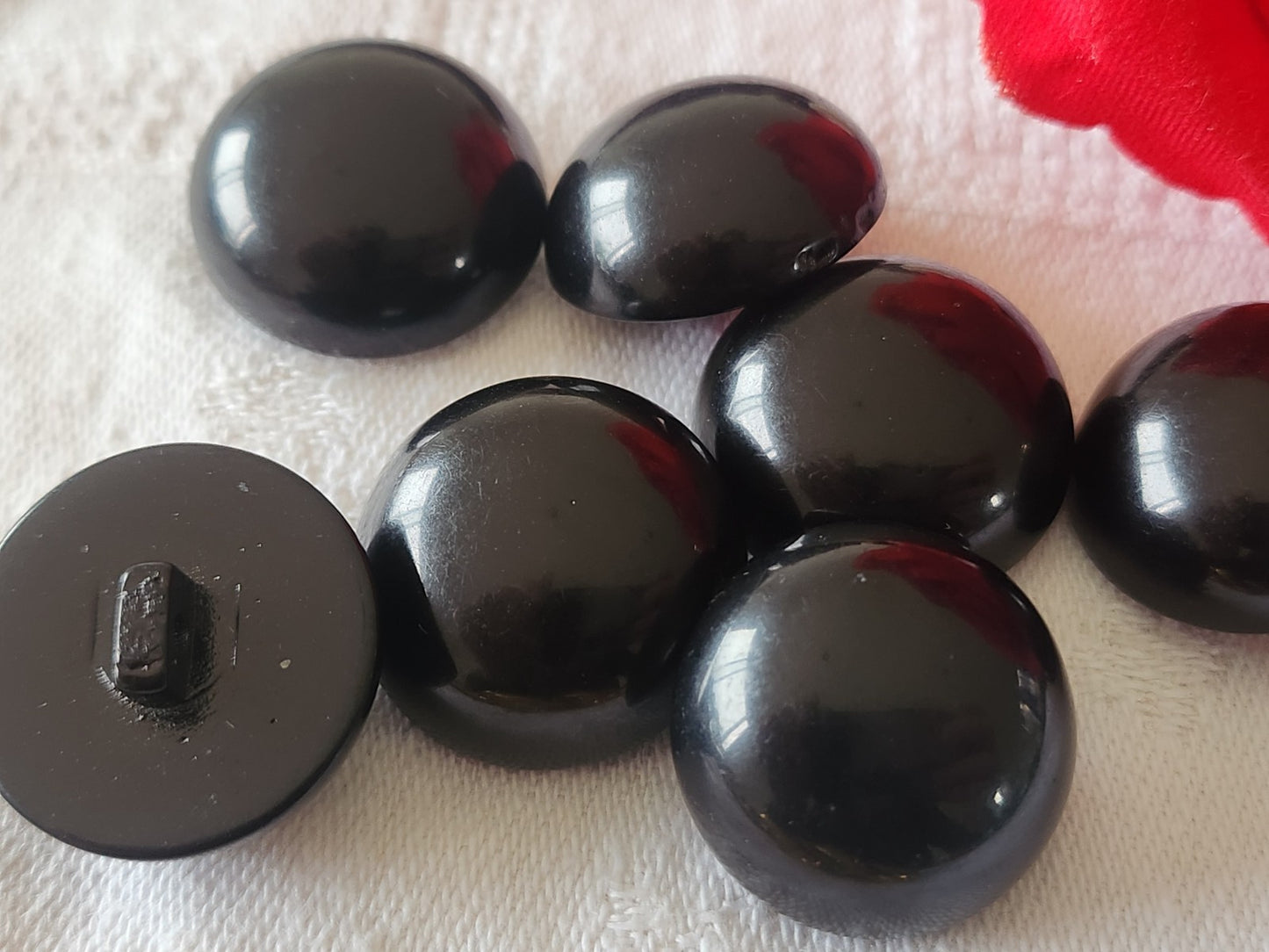 Lot 6 boutons vintage marron quasi noir pied bombé 2,2 cm ref 3955