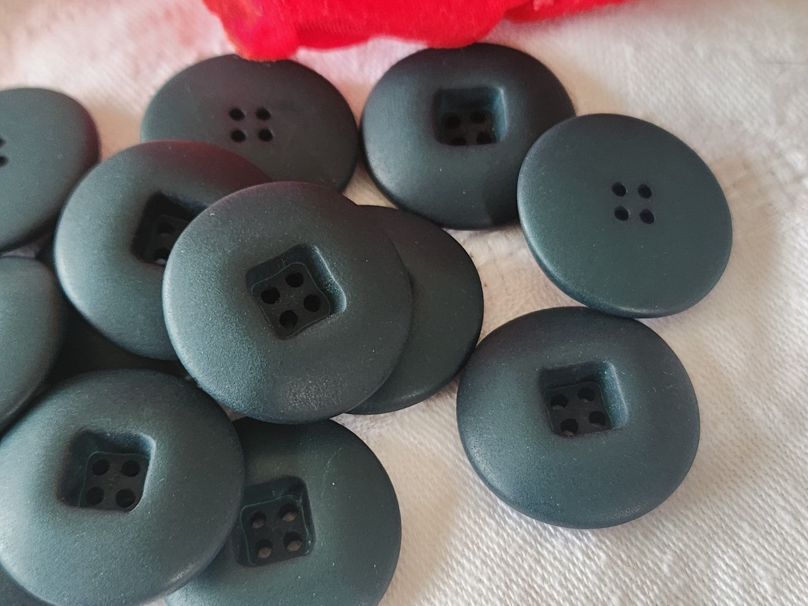Lot 6 gros boutons vintage vert mat trous 2,5 cm 25 mm ref 6411 **
