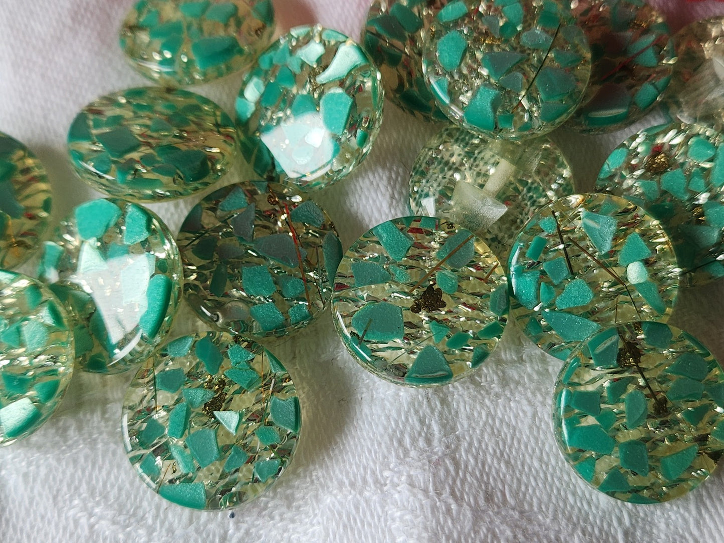 Lot 9 boutons vintage à pied paillette verte 1,7 cm  ref 3564