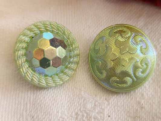 Duo boutons vintage en verre mordoré/ irisé vert 1,7/ 1,8 cm G19J