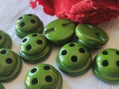Lot 6  boutons vintage vert pied haut travaillé 2,1 cm ref 5207