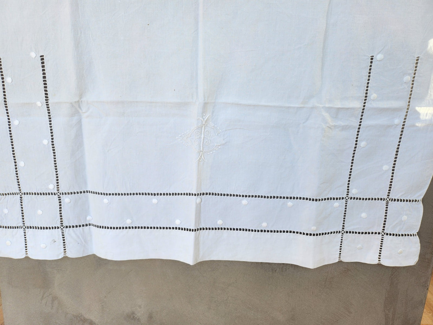 Ancien petit drap broderie incrustation lin monogramme CI enfant  B6