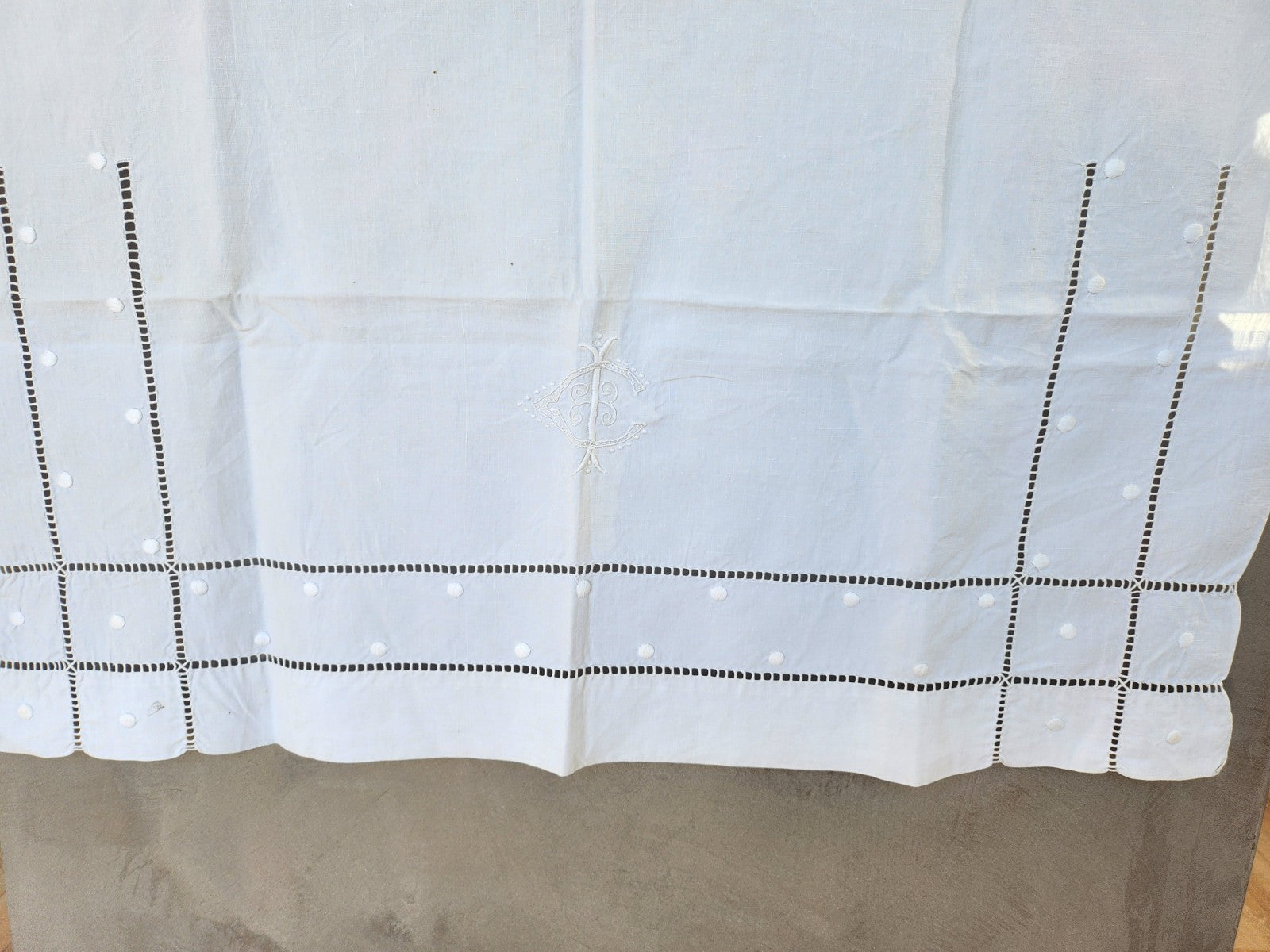 Ancien petit drap broderie incrustation lin monogramme CI enfant  B6