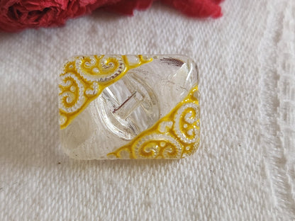 Bouton vintage en verre jaune transparent 1,5 sur 1,9 cm G7M