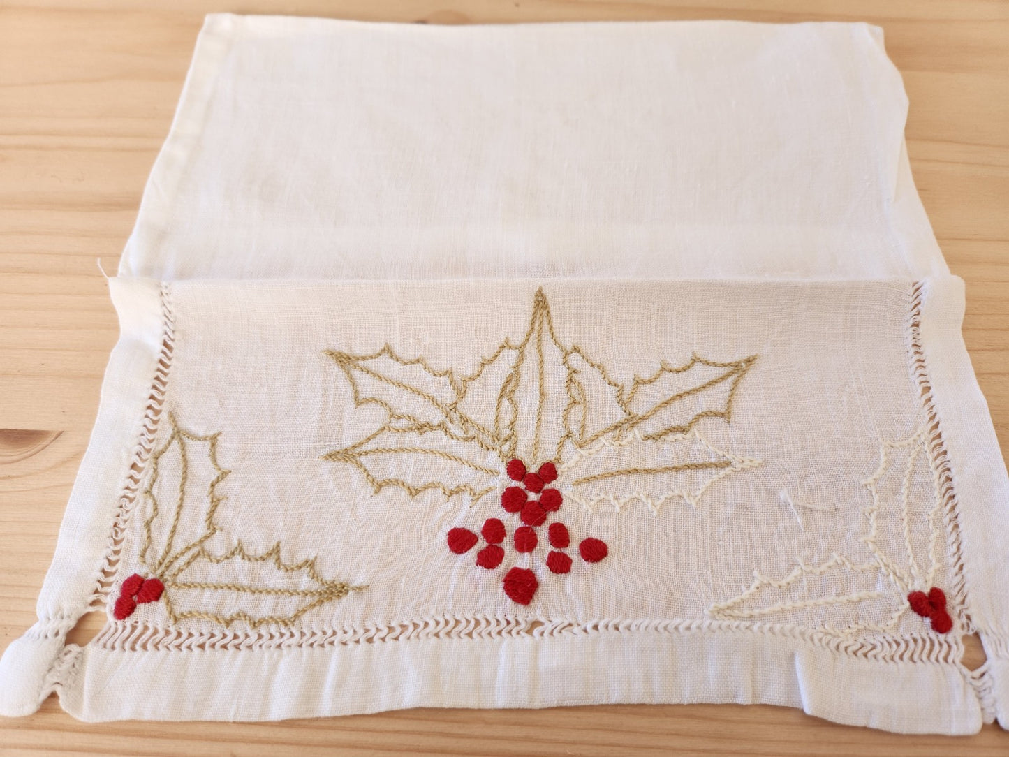 Ancien porte serviette  fait main decor de houx  pochette 12 cm sur 24 cm B8