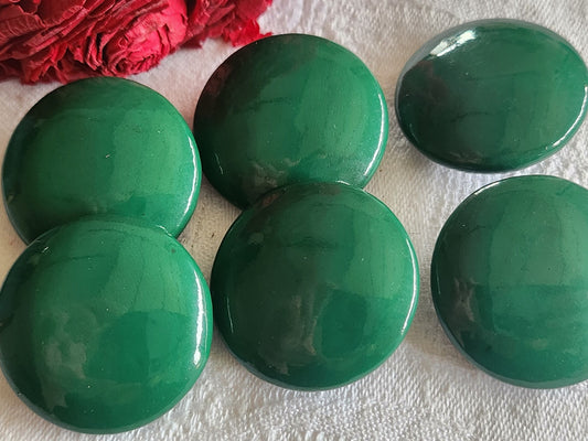 Lot  6 gros  boutons anciens en cuir verni vert lumineux pied 3,3 cm ref 6081