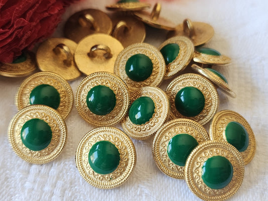 Lot 7 petits boutons en métal doré vert 1,3 cm ref 4923