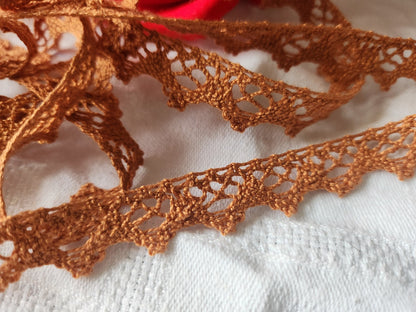 Dentelle vintage marron ocre coton  5 métres sur 1,3 cm A3