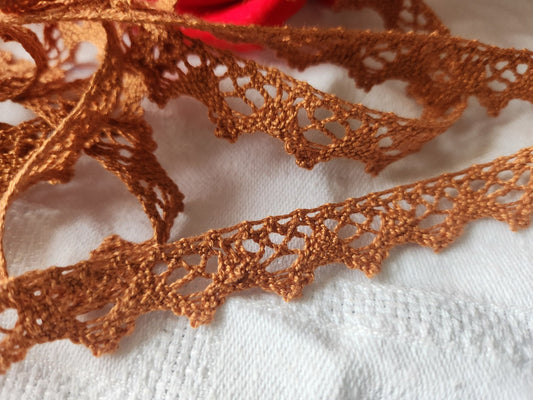 Dentelle vintage marron ocre coton  5 métres sur 1,3 cm A3