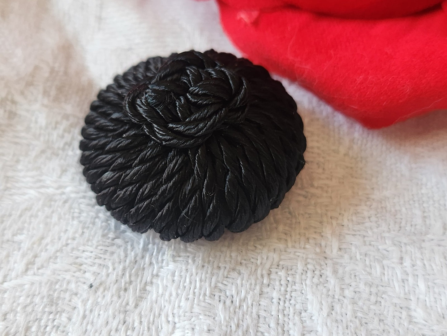 Ancien bouton  passementerie noir lumineux 2,5  cm D17N