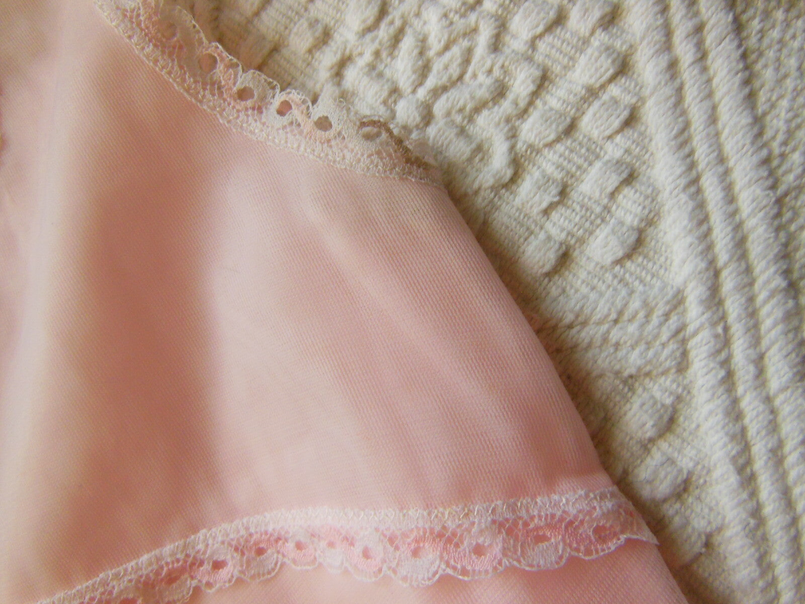 Fond de robe ancien rose enfant comme maman  à nettoyer B1