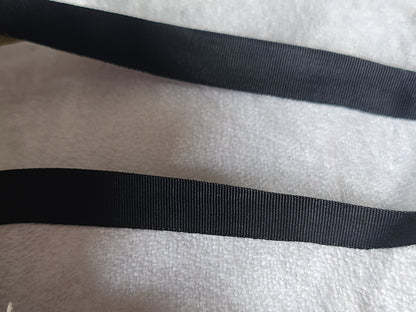 Ruban fin ancien noir  5 mètres sur 1 cm mercerie vintage B5 N°8