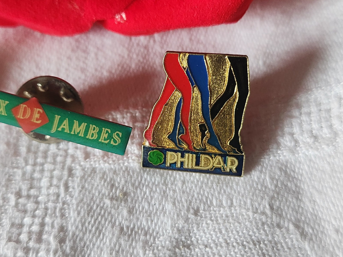 Lot 3 pins phild ar et jeux de jambes collection apoge  ref 3364
