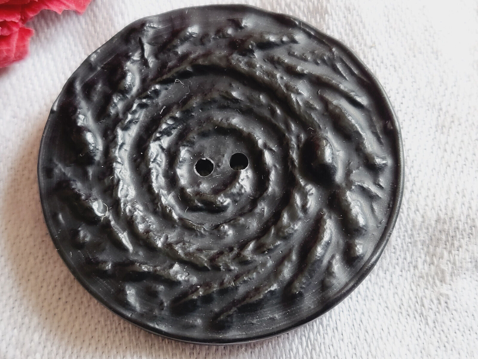 Gros bouton vintage noir motif relief spiral 3,6 cm D10R