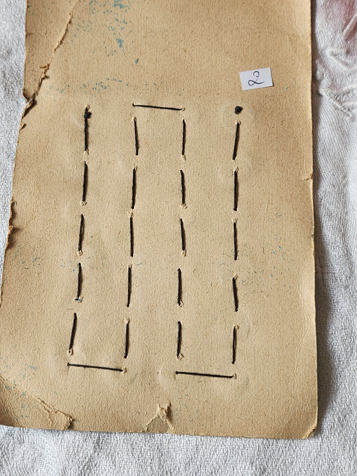 Plaque 24 boutons anciens en nacre gris 1,2 cm année 20/30 N°2