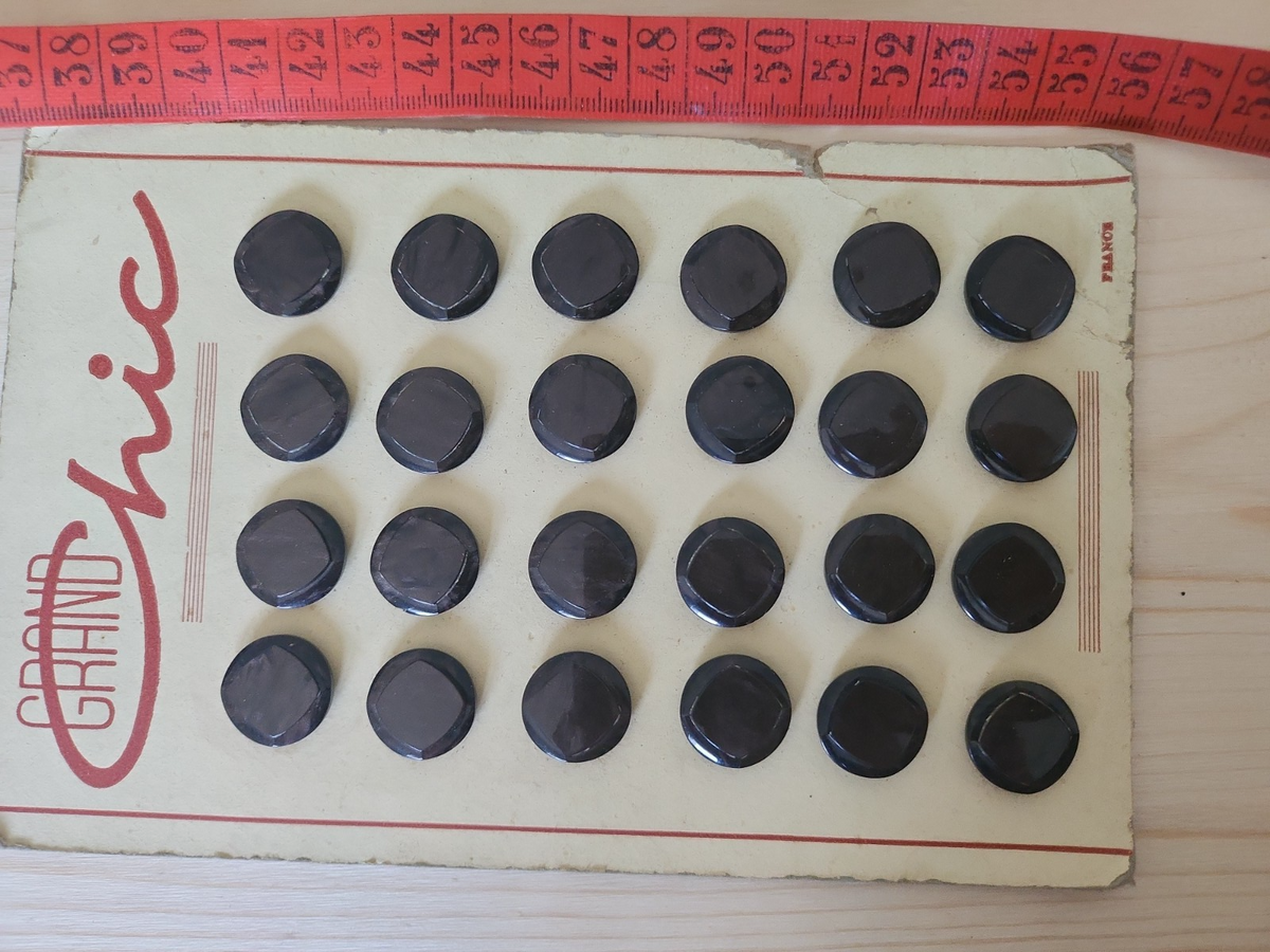Lot 10 plaques de boutons anciens complétes n°1