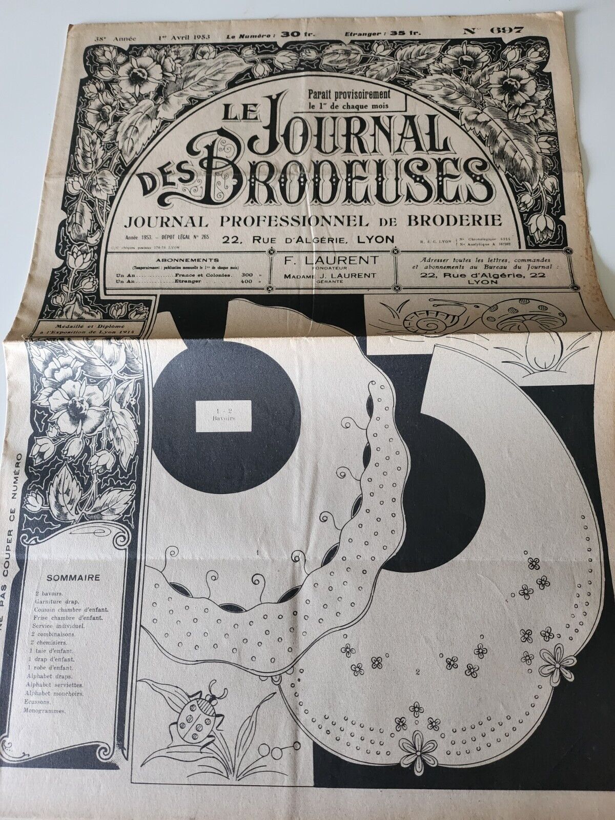 Le journal des brodeuses 1953  n° 697 coussins frises enfant drap monogramme