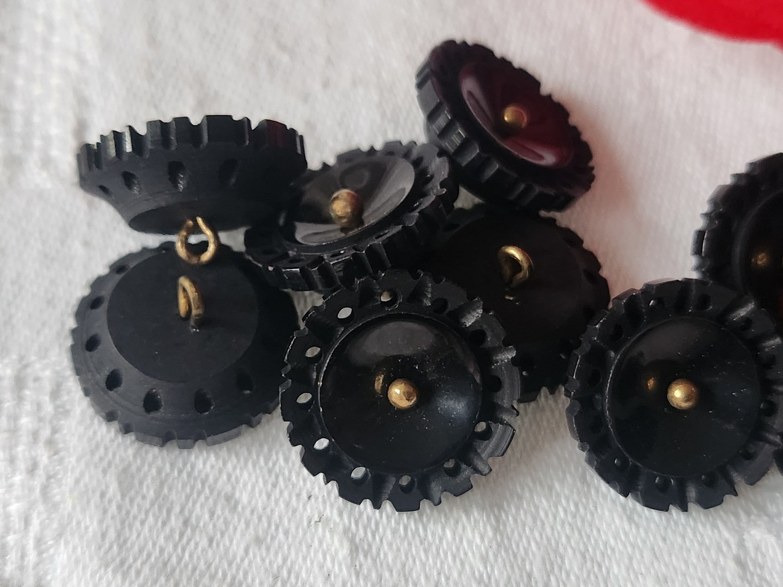 Collection lot 6 boutons anciens sculpté ajouré bord 1,9  cm ref 1207