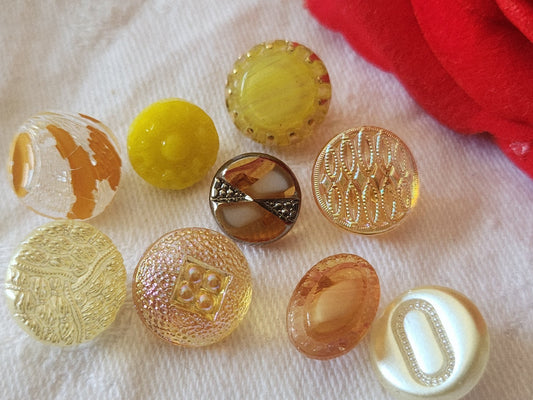 Lot 9 boutons anciens en verre orange  jaune panaché 1,1 à 1,3 cm ref 6117