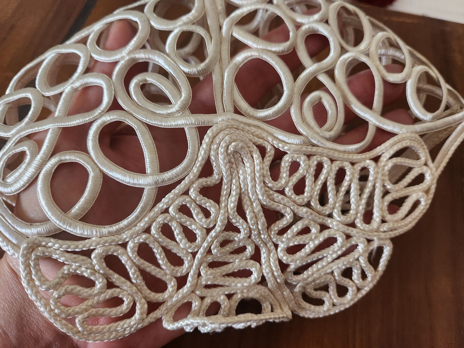 Ancien  coiffe  sainé blanche broderie jamais utilisée B3