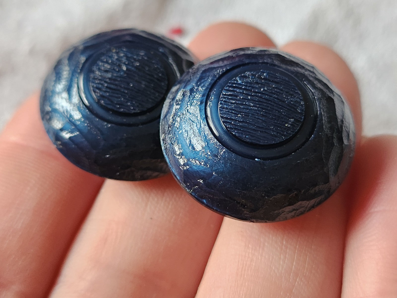 Lot 6 gros boutons vintage à pied  bleu lumineux 2,5 cm ref 2734