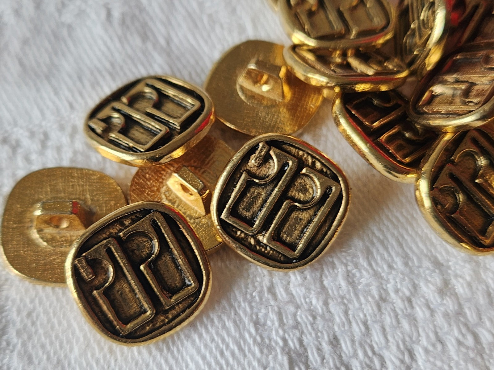 Lot 10 boutons en métal doré pied fond d'atelier  1,3 cm ref 3565