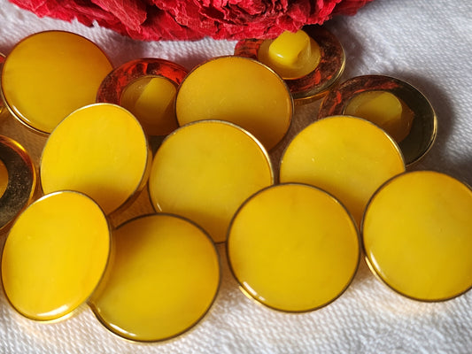 Lot 6 jolis  boutons vintage jaune  cercle metal doré pied 1,8 cm ref 2244