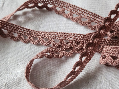 Dentelle vintage vieux rose coton 3 métres sur 1,2 cm A3
