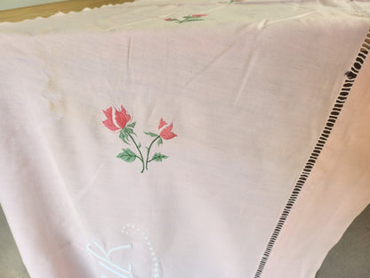 Monogramme ancien HK retour de drap rose brodée jour B7