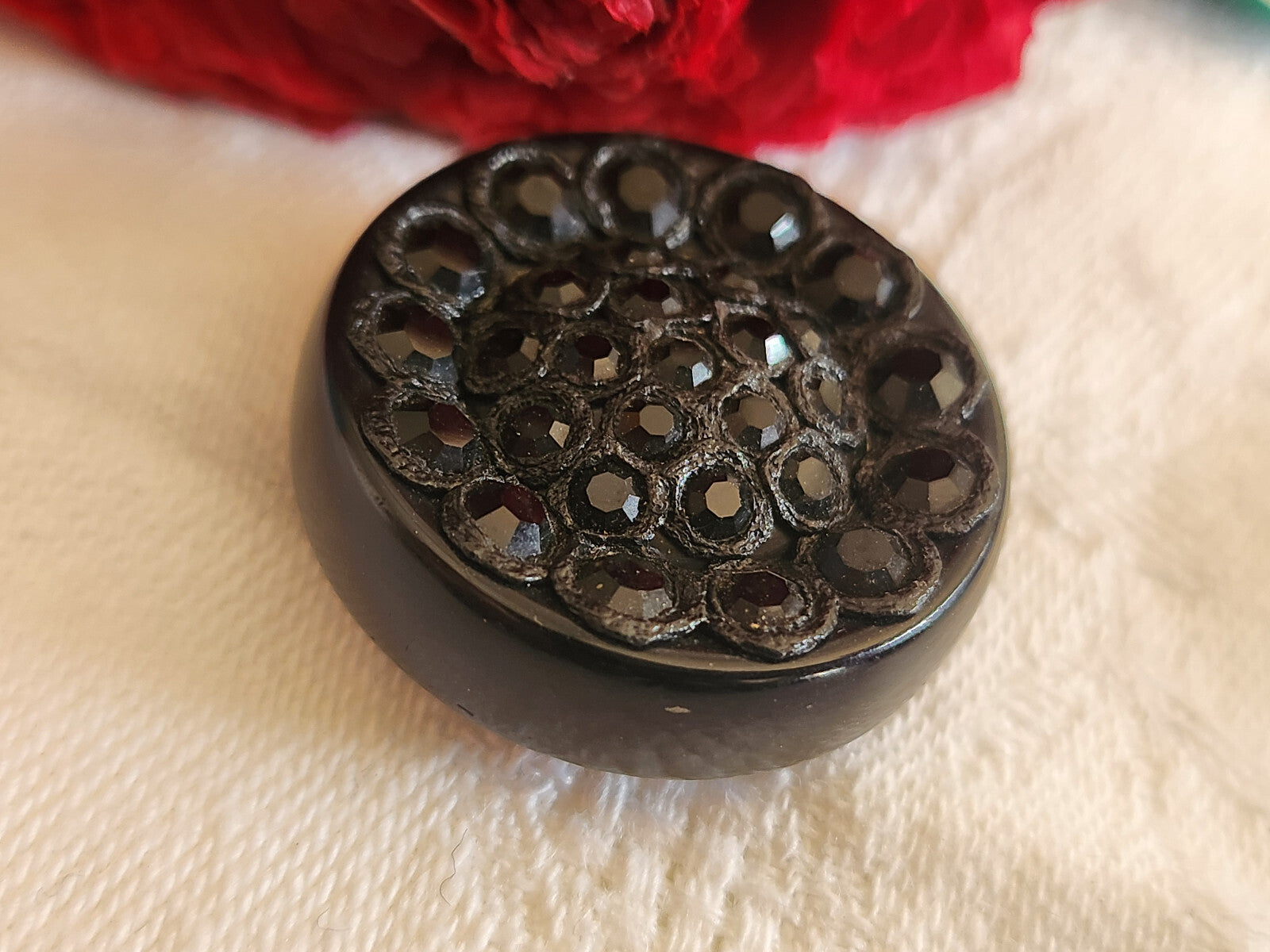 Bouton vintage parurier collection resine strass noir bijoux  2,6 cm ref 0090