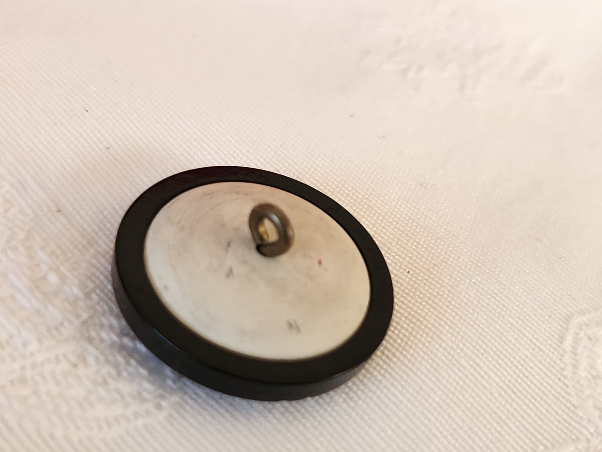 Bouton ancien collection  noir creme sculpté pied metal 2,3 cm D13H
