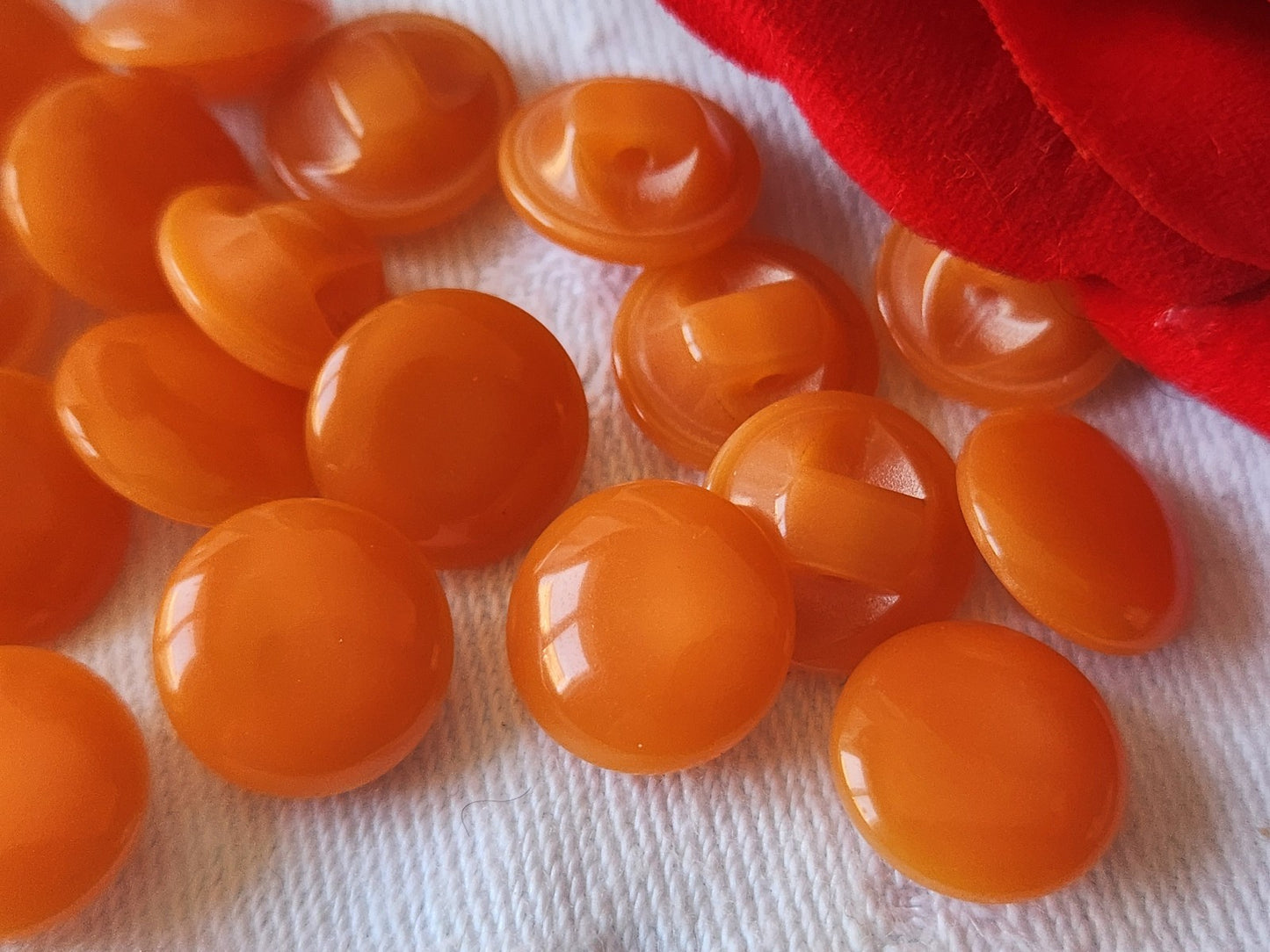 Lot 20 boutons vintage rorange lisse petits pied 1,2 cm ref 523