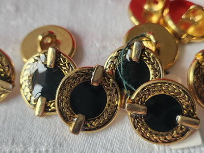 Lot 6 boutons en métal  vintage noir doré 1,8 sur 2 cm pied superbe ref 1633