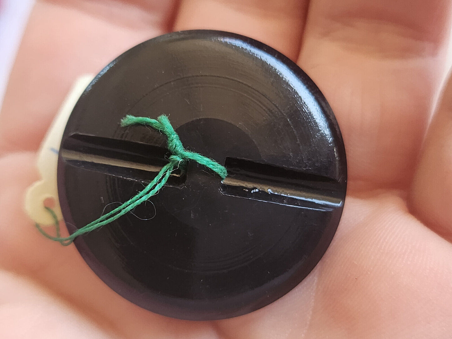 Gros bouton ancien en passementerie avec pendants perle noir 3,3  cm ref 595